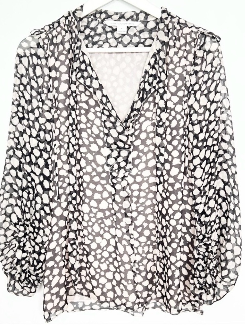 Diane Von Furstenberg  Bairly Louche Silk Blouse Black Cream Tie neck Bow size 8